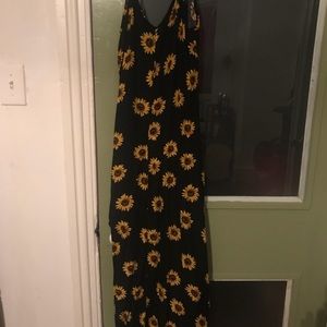 Black / Daisy print maxi dress